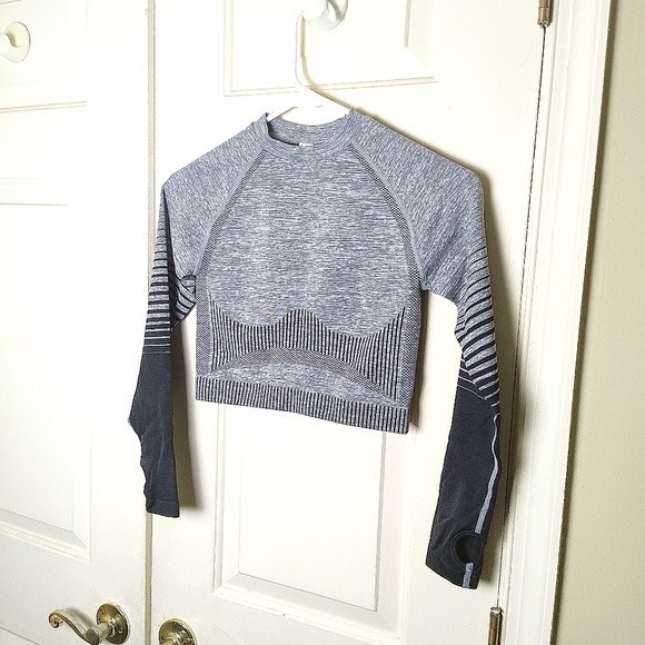 Workout Contour Seamless Long Sleeve Crop Top and High Rise Leggings - Picture 4 of 14